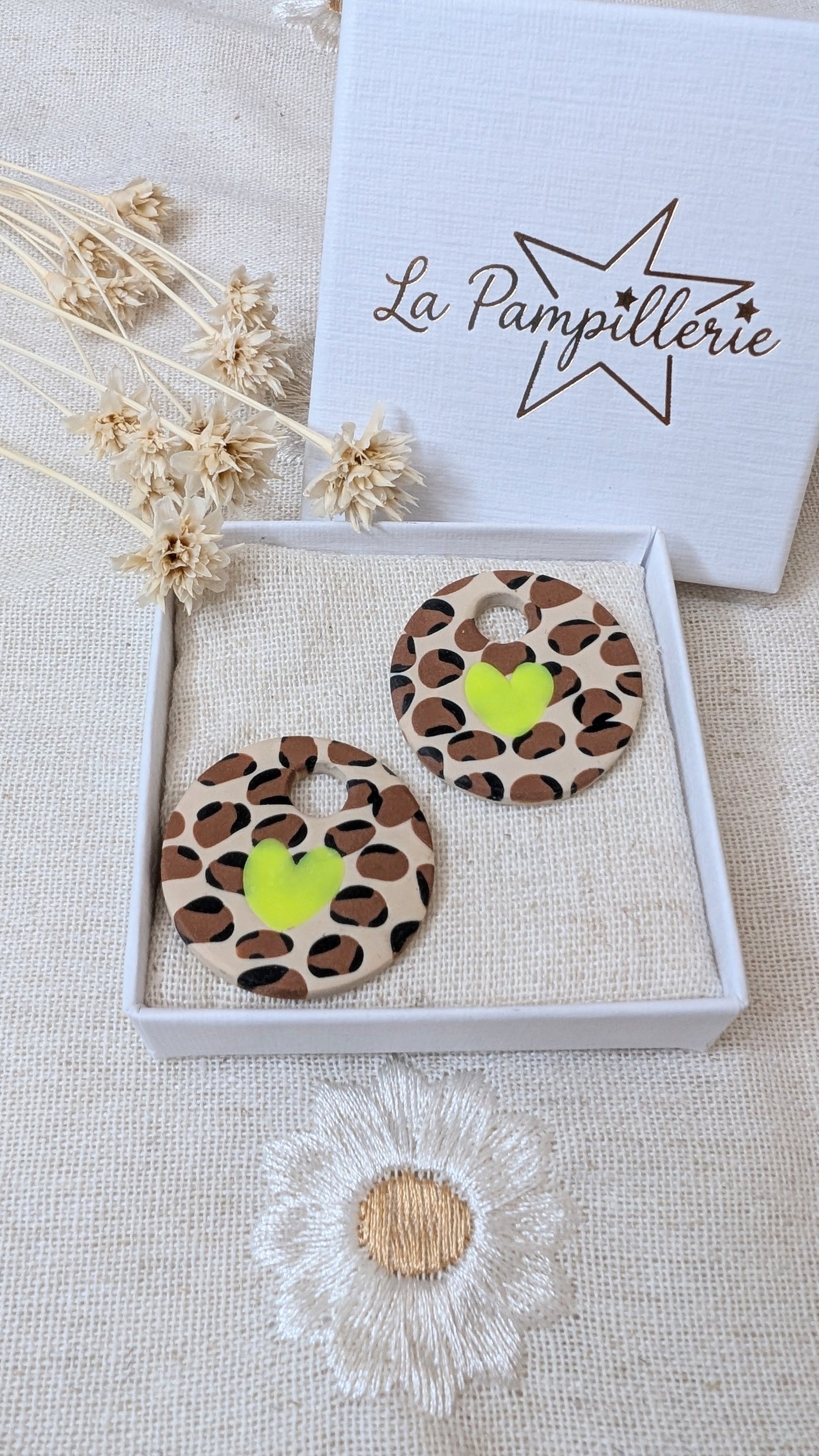 ALMA léopard coeur jaune fluo
